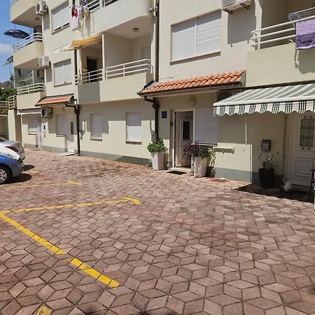 Maholiday Макарська